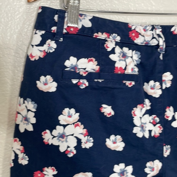 AMAZON ESSENTIALS Floral Chino Shorts | Navy & White | Size 12 - Picture 5 of 10